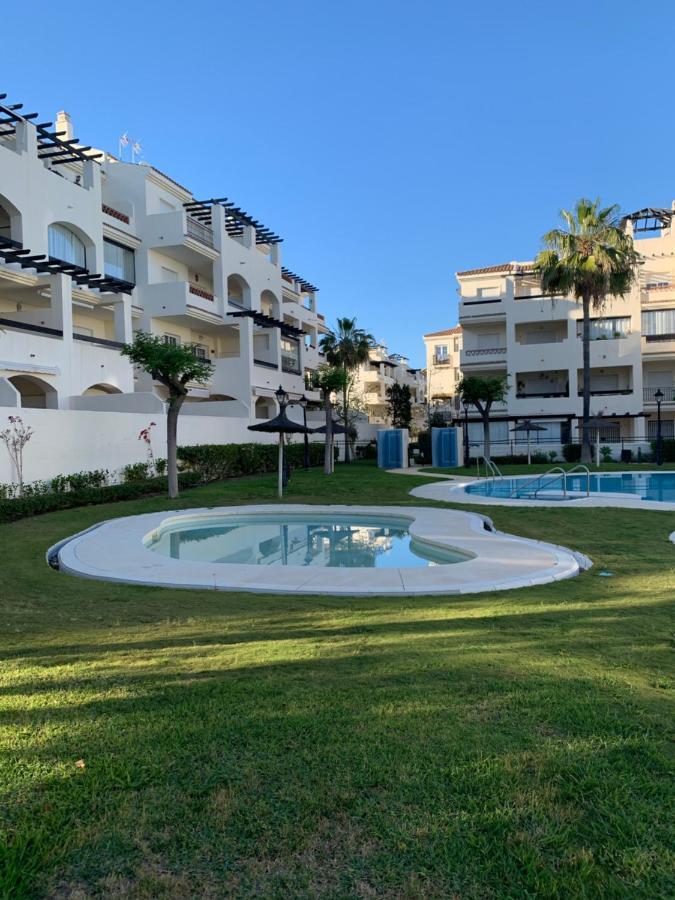 Residencial Duquesa Fase 1 Apartment Манилва Екстериор снимка